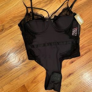 NWT Cosmopolitan black lace underwire body suit